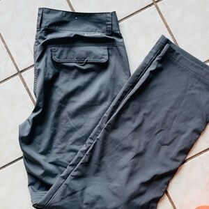 Like new! Columbia Women’s Dark Gray convertible Cargo Pants, Sz 10!